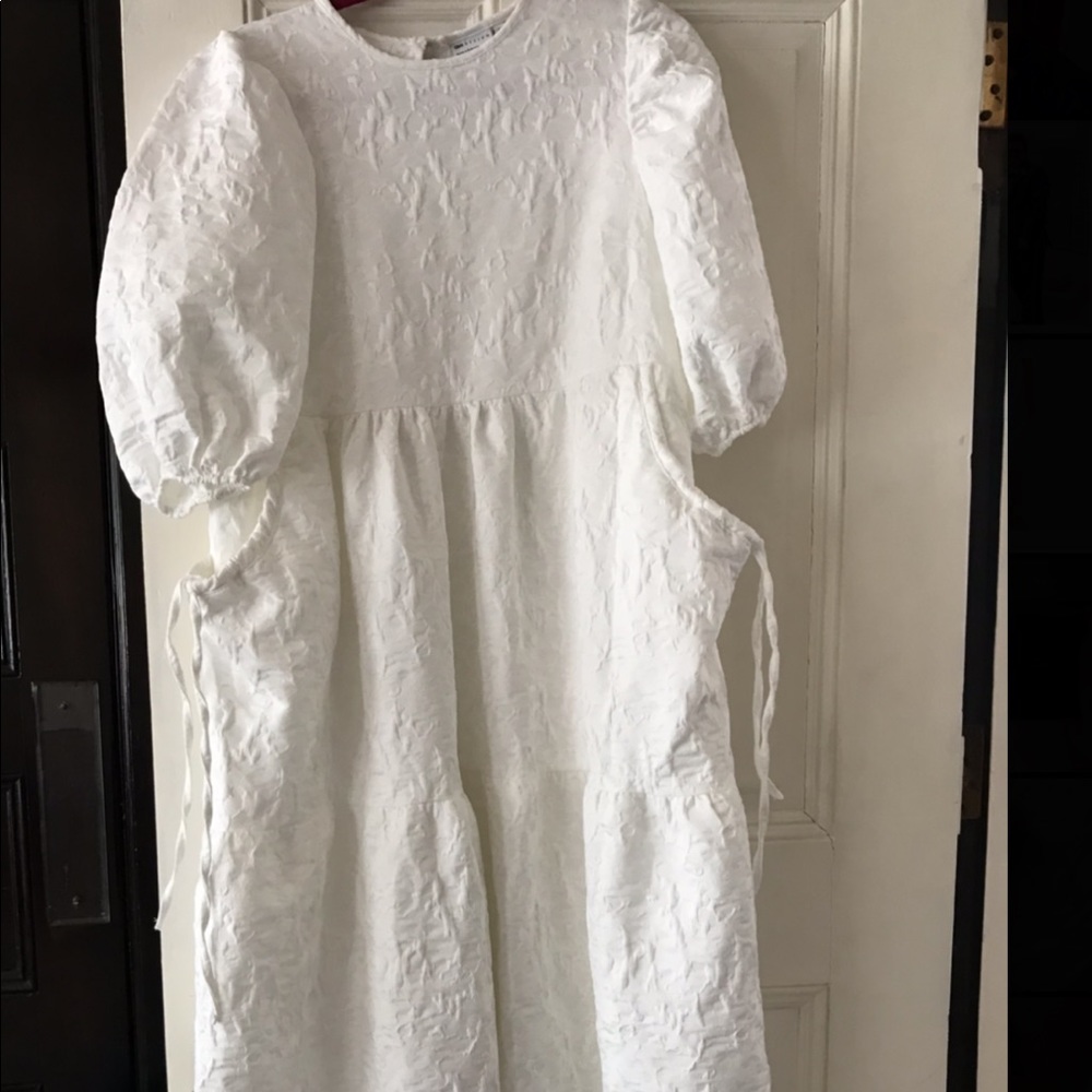 ASOS DESIGN jacquard tiered midi dress with bellow pockets in white. WORN ONCE !